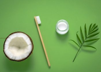 Izbeljivanje zuba kokosovim uljem