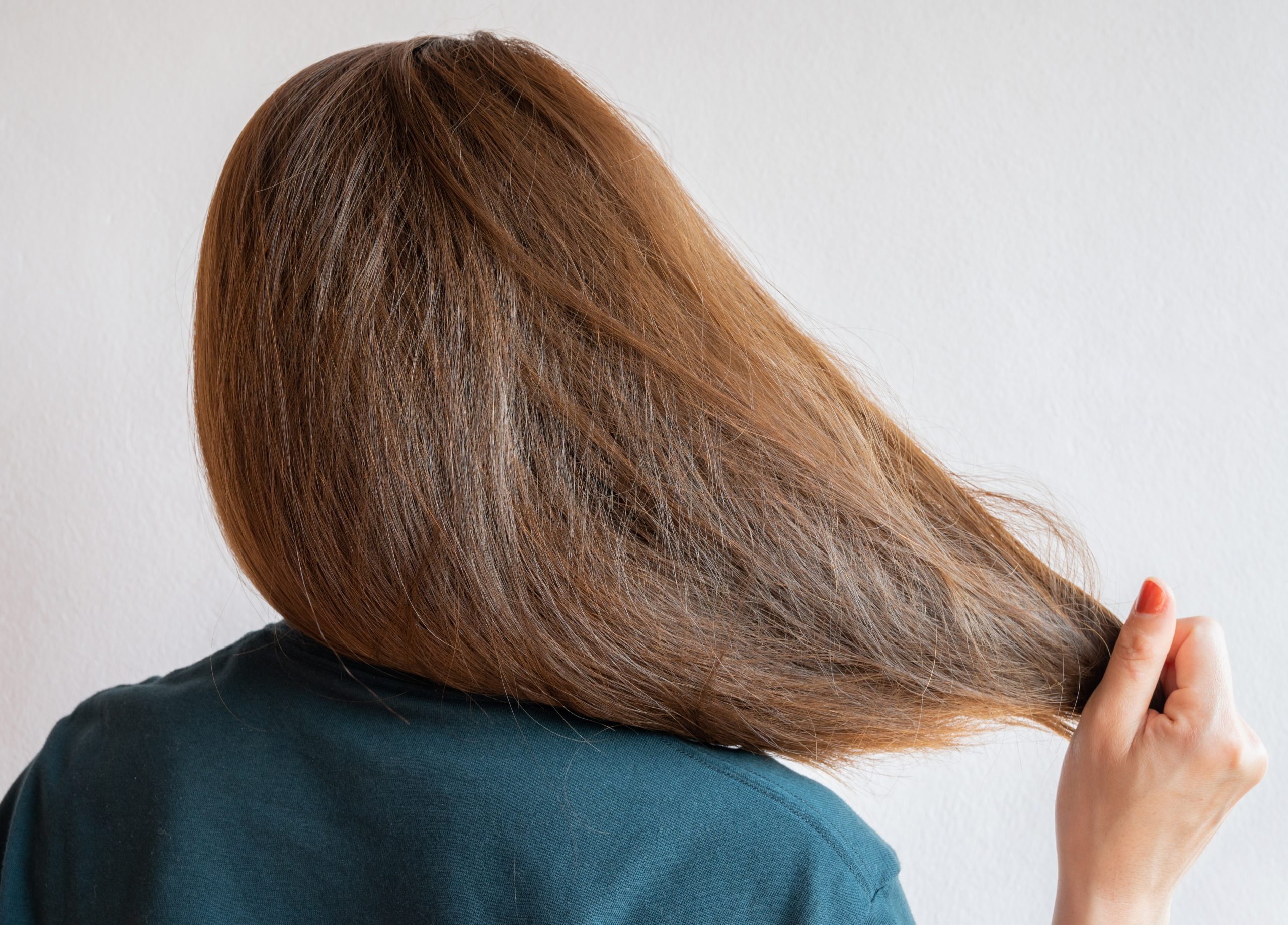 Lomljiva kosa: Najčešći uzroci i najefikasnija rešenja