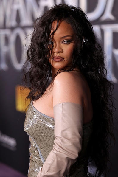 Rihanna promenila boju kose, Rihannina plava kosa