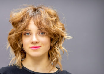 Najmodernija frizura ove jeseni: Možete i sami da se ošišate; devojka s najpopularnijom frizurom