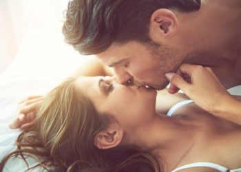 3 načina da poboljšate svoj seksualni život: I to može svako; ljubavnici u spavaćoj sobi