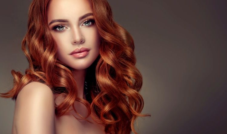 Razočarani ste bojom kose nakon farbanja: prlepa žena crvene kose