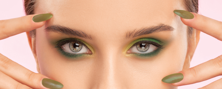 martini makeup trend, zelena senka za oči