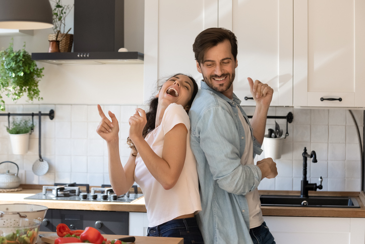 Emocionalno inteligentan muž: 5 znakova koji ga odaju; srećni supružnici