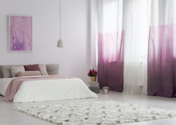 Najbolje zavese za spavaću sobu po Feng šuiju; pink i bele zavese u spavaćoj sobi