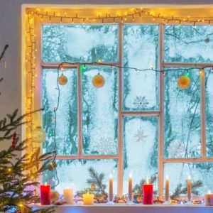 Kako ukrasiti prozore za Novu godinu; novogodišnji ukrasi na prozoru