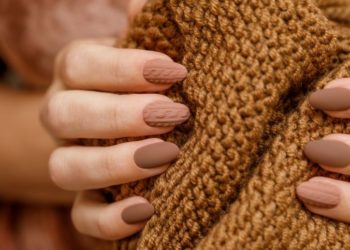 Nokti s efektom džempera: Najnoviji manikir trend