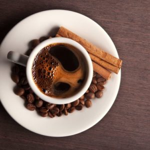 Kako da učinite kafu zdravijom: Pazite šta stavljate u nju; šoljica kafe sa cimetom