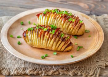 Harmonika krompir sa sirom i slaninom: Ne može ukusnije…