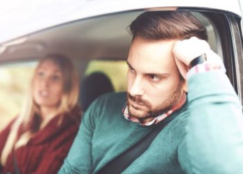 Zašto partner ćuti nakon svađe i kako to rešiti; parneri se svađaju dok se voze u automobilu