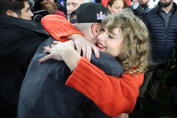 Peach Fuzz nokti Taylor Swift privukli pažnju na KFC prvenstvu