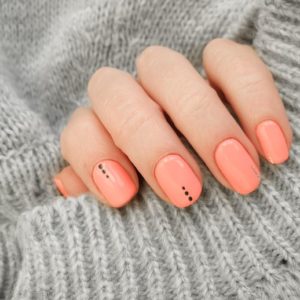 Peach fuzz manikir: Kako da nosite boju godine na noktima