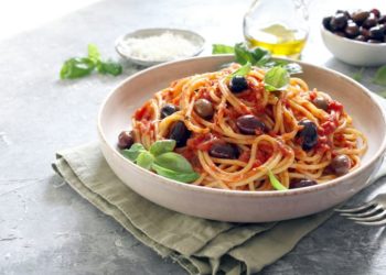 posne špagete sa sosom od paradajza